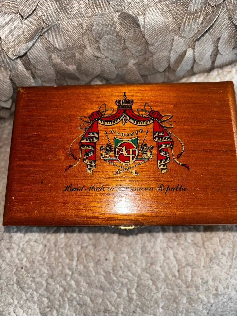 A. Fuente Flor Fina 8-5-8 Wooden Cigar Box Dominican Republic Vintage